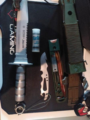 Vendo cuchillo Aitor Jungle King 1,esta nuevo y tiene todos los accesorios,tiene rozaduras de sacar y 02