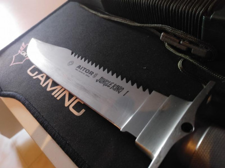 Vendo cuchillo Aitor Jungle King 1,esta nuevo y tiene todos los accesorios,tiene rozaduras de sacar y 01