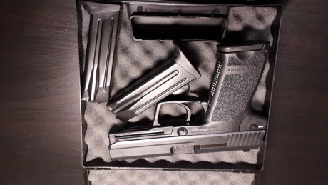 Buenso días, vendo HK USP Standar, en perfecto estado. El armas esta en Madrid. Se vende por exceso de 01