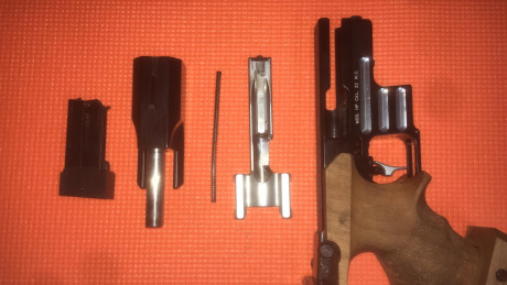 Se vende Pardini hp 32 calibre 32, muy poco uso, la pistola viene con maletín original y la cacha es talla 70