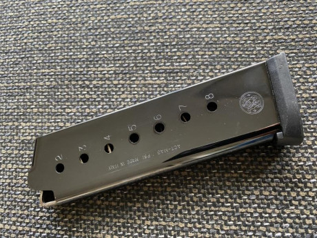 Vendido ,cargador Smith&Wesson calibre 45 , monohilera , vale tambien para cualquier 1911. 
55 euros 00