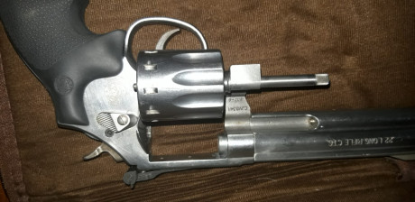 vendo revolver Smith& wesson mod-617 calibre 22lr y 10 tiros de capacidad muy poco uso esta como nuevo 10