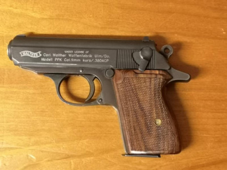 Vendo pistola Smith and wesson  copia de la Walther ppk calibre 9 corto, la pistola esta en muy buen estado, 02