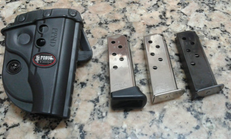 Vendo pistola Smith and wesson  copia de la Walther ppk calibre 9 corto, la pistola esta en muy buen estado, 00