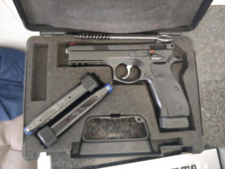VENDO PISTOLA CZ SHADOW PRACTICAMENTE NUEVA POCOS DISPAROS POR NO USO CON TRES CARGADORES, CINTURON Y 00