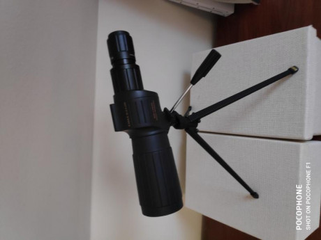 De 8 a 24 aumentos, con trípode, tapalentes y funda de transporte. 

La cremallera de la funda está estropeada.

50 02