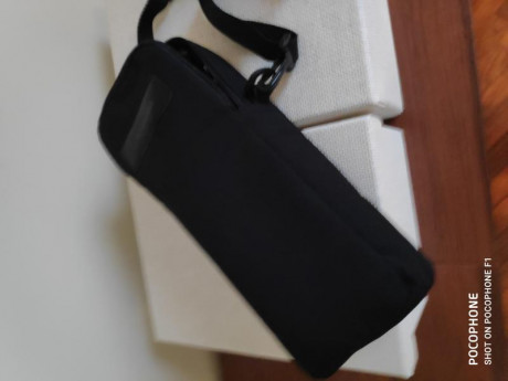 De 8 a 24 aumentos, con trípode, tapalentes y funda de transporte. 

La cremallera de la funda está estropeada.

50 00