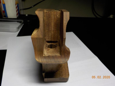 HOLA VENDO CACHA PARA ZURDO PARA PISTOLA SPORTWAFFEN TALLA M  COMO NUEVA PRECIO 80E MUCHAS GRACIAS 01