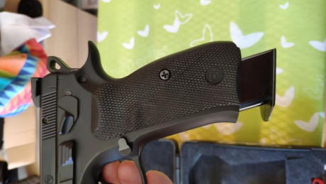 He hecho una consulta sobre este problema en "muestra tu cz 75"

 Buenas tardes.

Soy un feliz 41