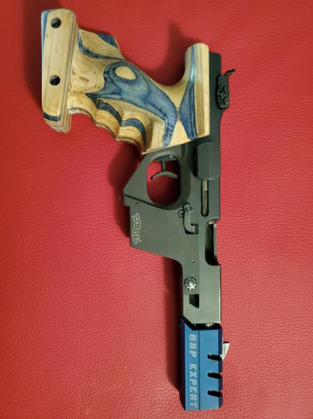 Se vende Walther Gps Expert con los carros del 22lr y del 32 con muy pocos tiros y sumamente cuidada,se 02