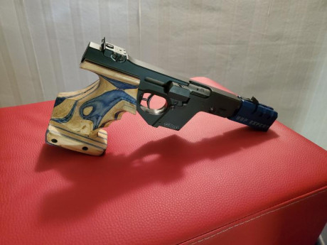 Se vende Walther Gps Expert con los carros del 22lr y del 32 con muy pocos tiros y sumamente cuidada,se 00