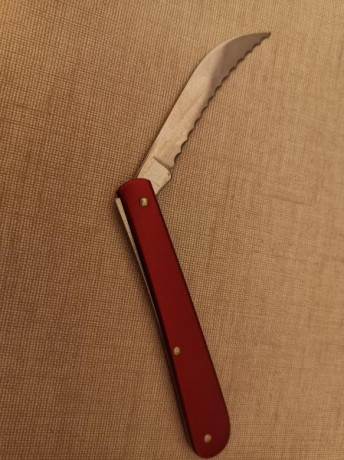 NAVAJA VICTORINOX BAKER

Relativamente larga, fina y realmente ligera, las medidas son cerrada 90mm de 01