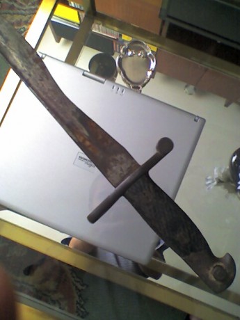 Hola compañeros, recientemente me he hecho con esta bayoneta, y me gustaría limpiarla, quitar el óxido 02