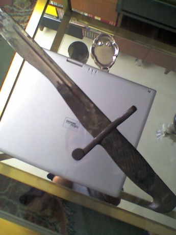 Hola compañeros, recientemente me he hecho con esta bayoneta, y me gustaría limpiarla, quitar el óxido 01