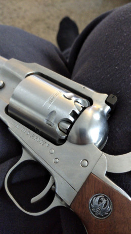 Buenas a todos; soy novato en esto de la avancarga y estoy decidido en comprarme un revolver 1858 new 72