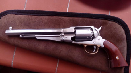 Buenas a todos; soy novato en esto de la avancarga y estoy decidido en comprarme un revolver 1858 new 71