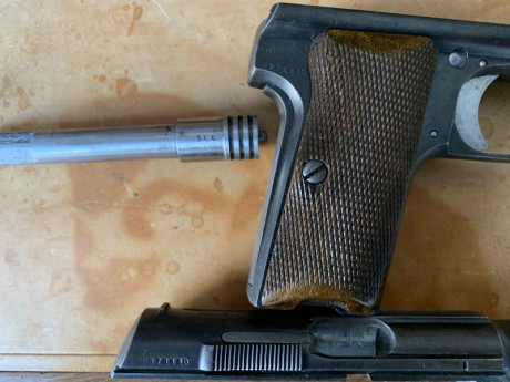 El Astra 300 es una pistola suficientemente conocida por todos pero sin embargo en España es francamente 01