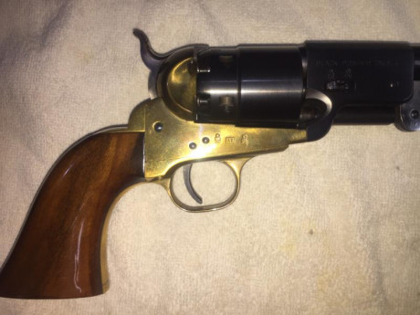 EL PRECIO PASA A SER DE 300 EUROS

Se vende revolver de avancarga UBERTI replica Confederation Army modelo 00