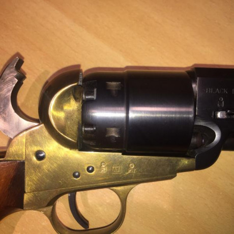 EL PRECIO PASA A SER DE 300 EUROS

Se vende revolver de avancarga UBERTI replica Confederation Army modelo 30