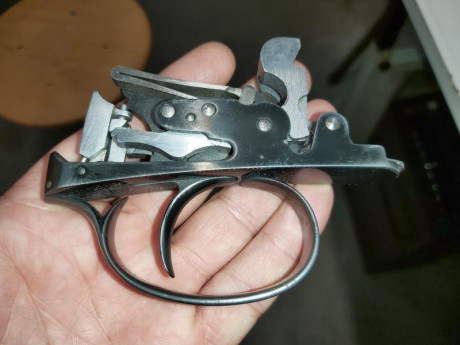Vendo culata de escopeta superpuesta PERAZZI mx8, para bascula calibre 20, pequeña, con salida y ventaja 02