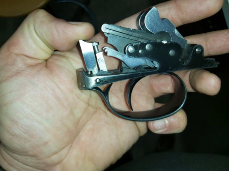 Vendo culata de escopeta superpuesta PERAZZI mx8, para bascula calibre 20, pequeña, con salida y ventaja 01