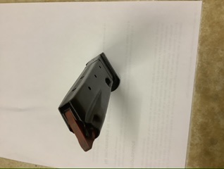 Vendo cargador para CZ 75 B del kit 22 lr , su estado es muy bueno, tiene marcas de uso normales sin ningún 00