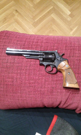 Se vende revolver de 6” Llama comanche 22 long rifle, guiada en F  esta en Madrid 240€ con maletín y cachas 12