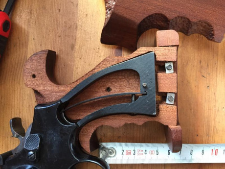 Buenas pongo en venta el revólver, que decir más del mismo, que no se halla dicho. Calibre 38WC. Estado 60