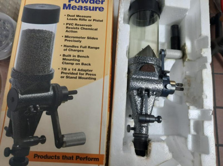 Vendo dosificador de pólvora Lyman 55. 75 euros gastos incluidos a península.
Diseñado para dosificaciones 02
