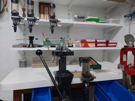 Vendo dosificador de pólvora Lyman 55. 75 euros gastos incluidos a península.
Diseñado para dosificaciones 00