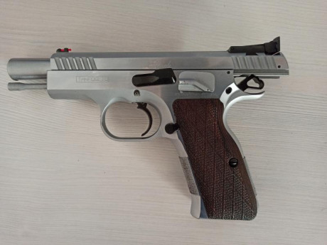 Se vende Tanfoglio Stock ideal para iniciarse en Tiro de Recorridos (IPSC), con 4 cargadores originales 02