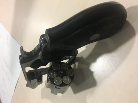 En venta revolver marca Astra modelo 680 de dos pulgadas, se vende con dos cargadores rapidos y funda 01