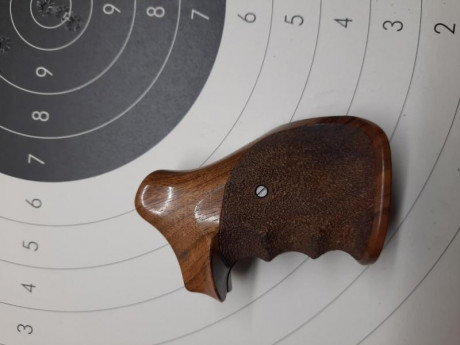 Vendo cacha NILL GRIFFE apoyo pulgar ZURDA armazón K / L para K 14 talla mediana.
60 euros envío incluido 02