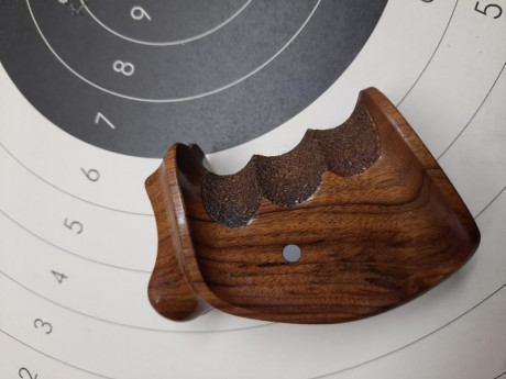 Vendo cacha NILL GRIFFE apoyo pulgar ZURDA armazón K / L para K 14 talla mediana.
60 euros envío incluido 01