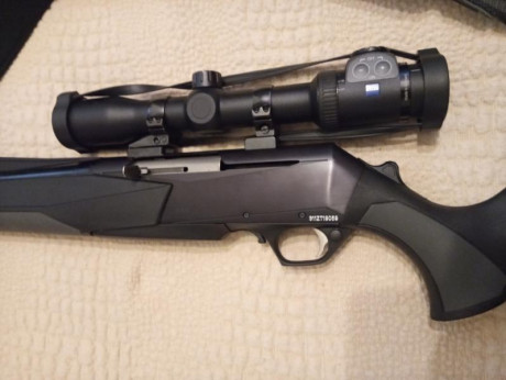 Varios rifles para zurdos en un estado impecable, algunos sin salir al campo.
Browning semiaut. 3006. 01
