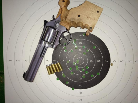   Hola chicos, como veo que falta un sub-foro de esta marca (lo hay de Glock, de 1911's, de Revólveres, 71