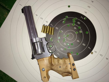   Hola chicos, como veo que falta un sub-foro de esta marca (lo hay de Glock, de 1911's, de Revólveres, 70