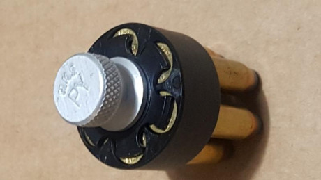  586-a.jpg Compraría si os sobra alguno, Speedloader cargador para revólver Colt  Python calibre 357 Mag. 141