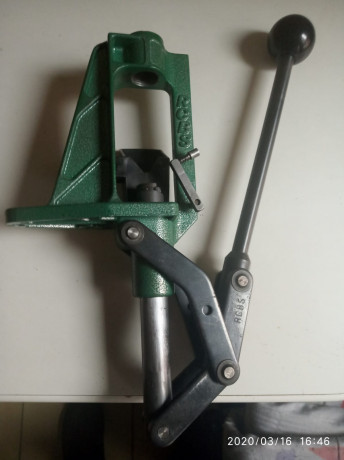 Prensa RCBS 70€ con porte NO está homologada.*VENDIDA*

DIES RCBS 38 spl/357Mgm 60€ con portes

Dosificador 02