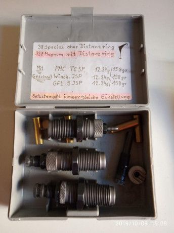 Prensa RCBS 70€ con porte NO está homologada.*VENDIDA*

DIES RCBS 38 spl/357Mgm 60€ con portes

Dosificador 00