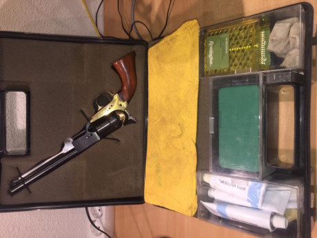 EL PRECIO PASA A SER DE 300 EUROS

Se vende revolver de avancarga UBERTI replica Confederation Army modelo 31