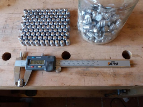 Buenas Compañeros. 
Vendo lo que veis en las fotos. junto o por separado. portes aparte.

- turquesa LEE 02