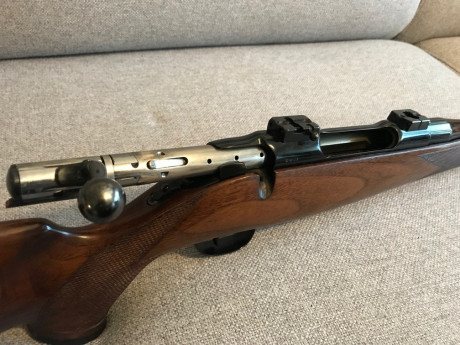 Pongo en venta mi  Sauer 90  en calibre  375 Holland and Holland. 

El estado del arma es impecable, tanto 22