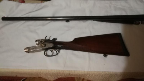 Vendo escopeta Francisco larrate del 12 con perrillos a la vista totalmente restaurada. 606551829 se envía 00
