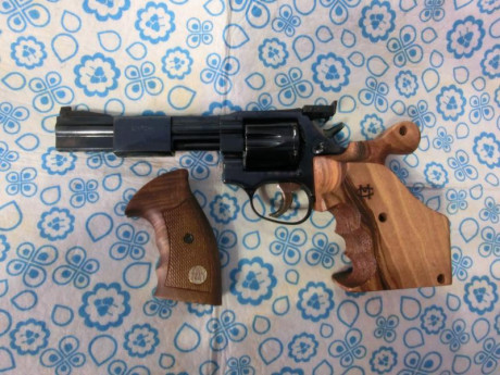 Saludos compañeros del foro
Pongo a la venta este magnifico revolver por no utilizarlo ya que tengo otro 161