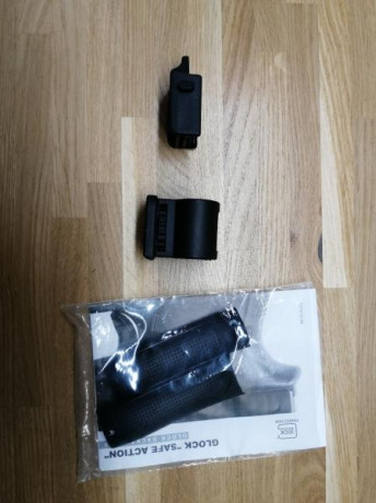 Se vende un lote de material GLOCK

  LOTE PIECERO GLOCK 26 3 GEN
  1 BLOQUEO CORREDERA GLOCK 5,5 EUROS
2 21