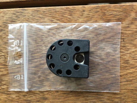 Vendo este cargador para carabinas Daystate calibre 6,35 o .25  como se aprecia en las fotos, su estado 02