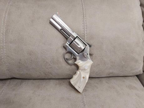   Hola chicos, como veo que falta un sub-foro de esta marca (lo hay de Glock, de 1911's, de Revólveres, 80