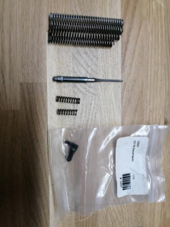 Se vende piecero que pertenecio a una CZ SP01 SHADOW,

Varios, muelles, aguja, desconector … 

Precio 00