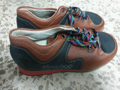 Se vende zapatos de tiro marca Magnum, se han usado un par de veces, estan impecablee, como nuevos.
Numero 02